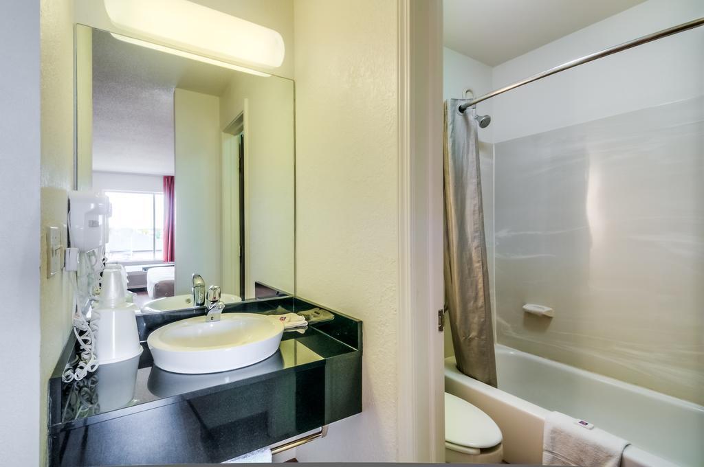 Motel 6 Normal Room photo