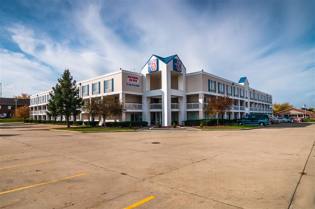 Motel 6 Normal Exterior photo