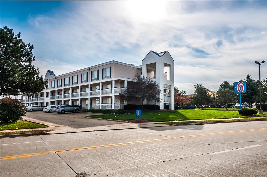 Motel 6 Normal Exterior photo
