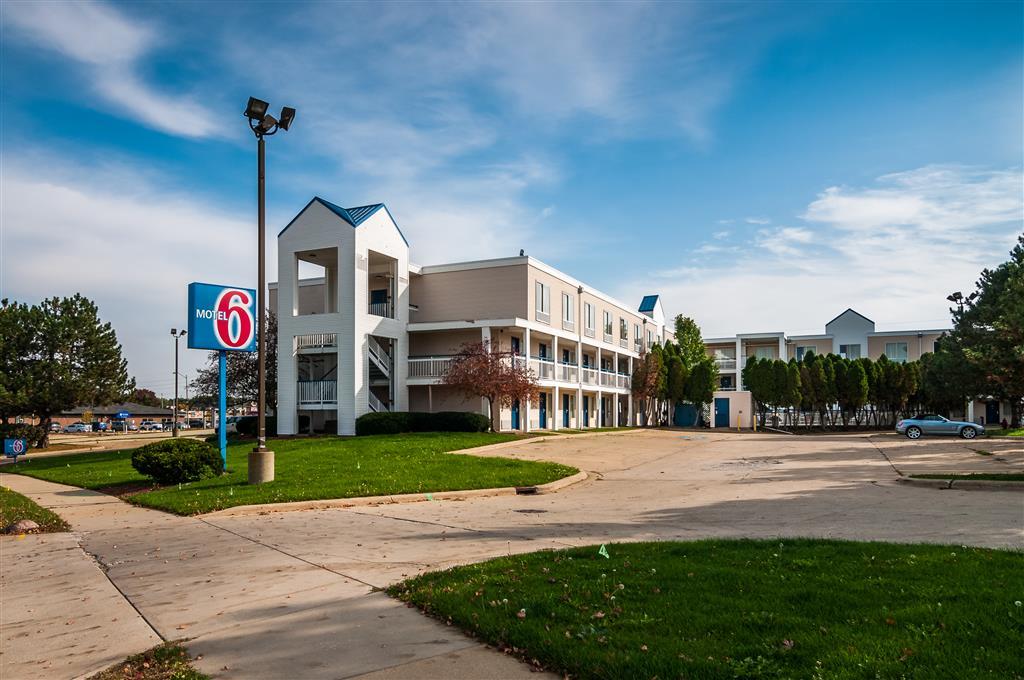 Motel 6 Normal Exterior photo