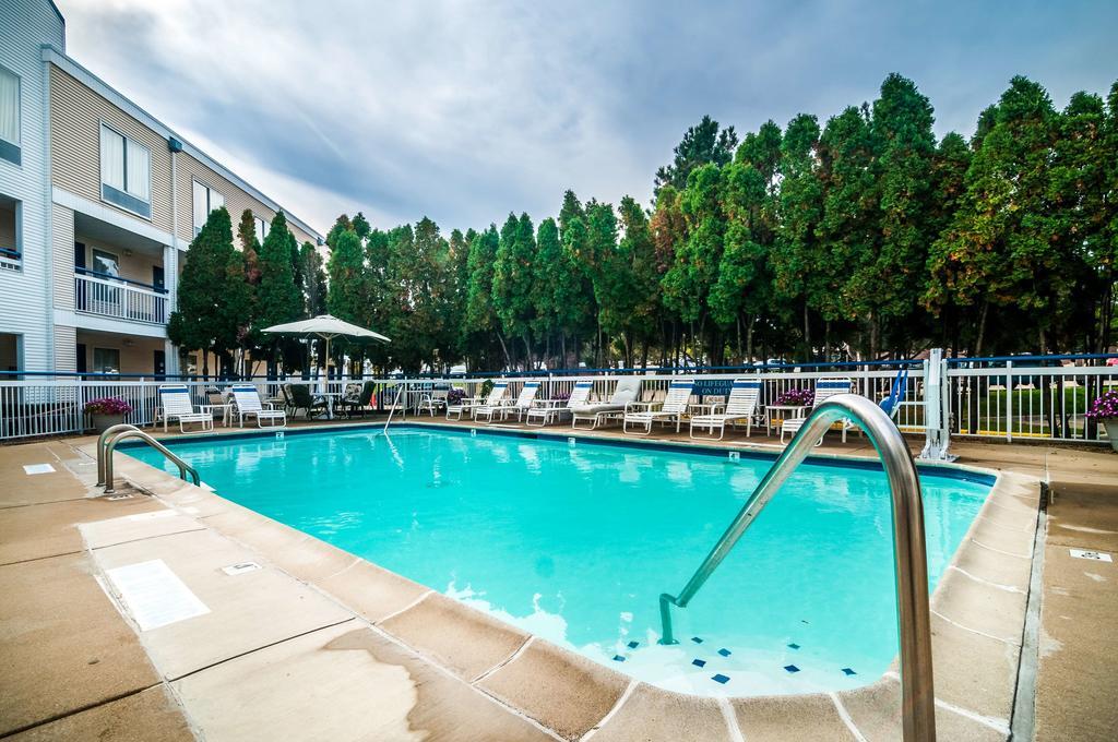 Motel 6 Normal Exterior photo