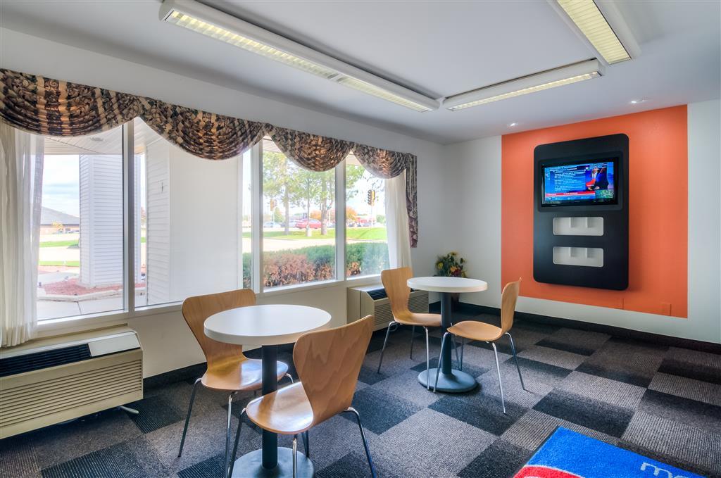 Motel 6 Normal Interior photo