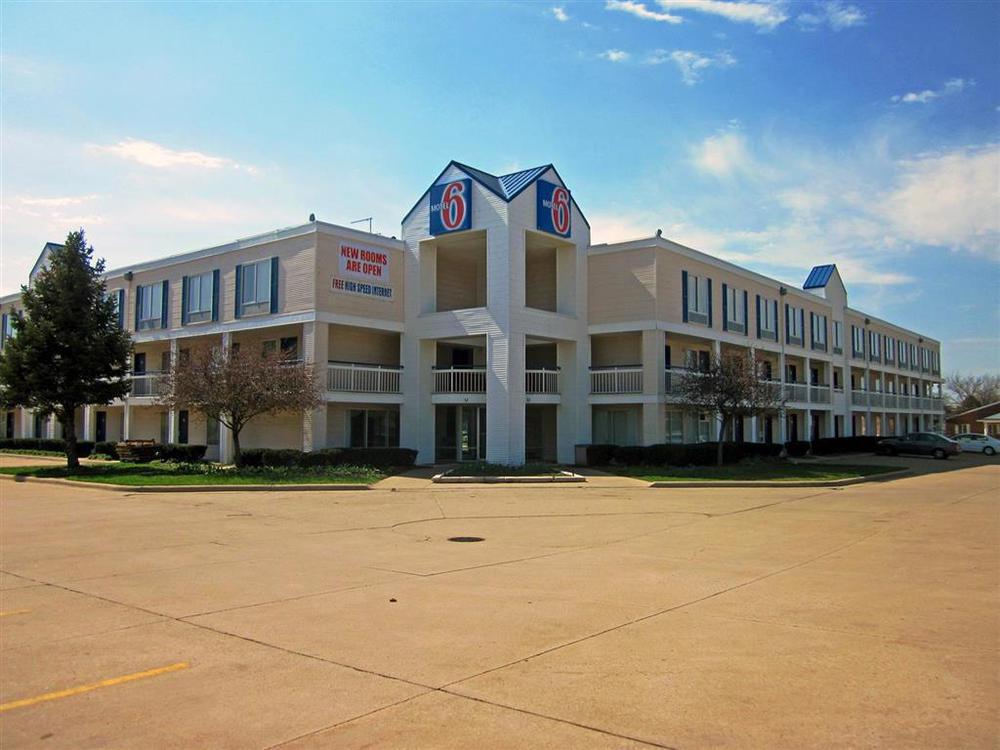 Motel 6 Normal Exterior photo