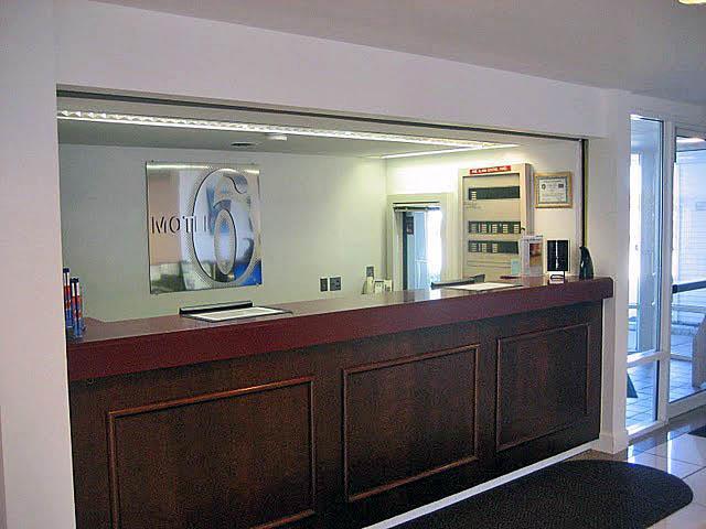 Motel 6 Normal Interior photo