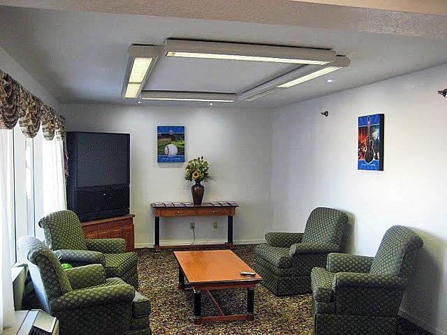 Motel 6 Normal Interior photo