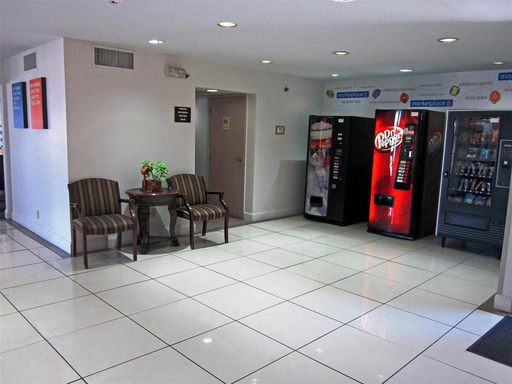 Motel 6 Normal Facilities photo